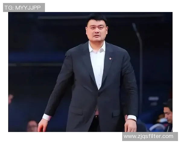 姚明新形象曝光寸头造型引发热议网友纷纷点赞称其更显精神气质