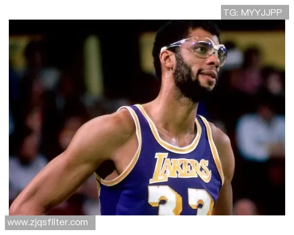 卡里姆阿卜杜尔贾巴尔在NBA与社会运动中的重要贡献与影响分析