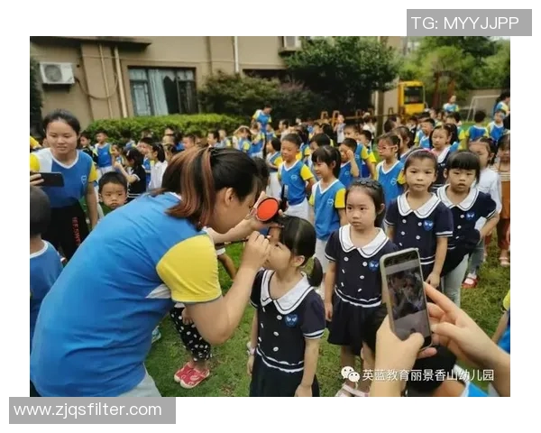幼儿篮球明星的成长之路：从小场地到大梦想的精彩旅程